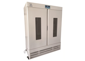 大型生化培養(yǎng)箱